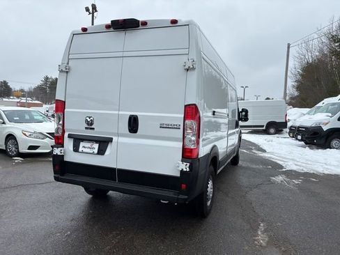 Used 2024 RAM ProMaster 2500 w/ Convenience Group image 11