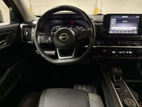 Used 2023 Nissan Pathfinder SL image 11