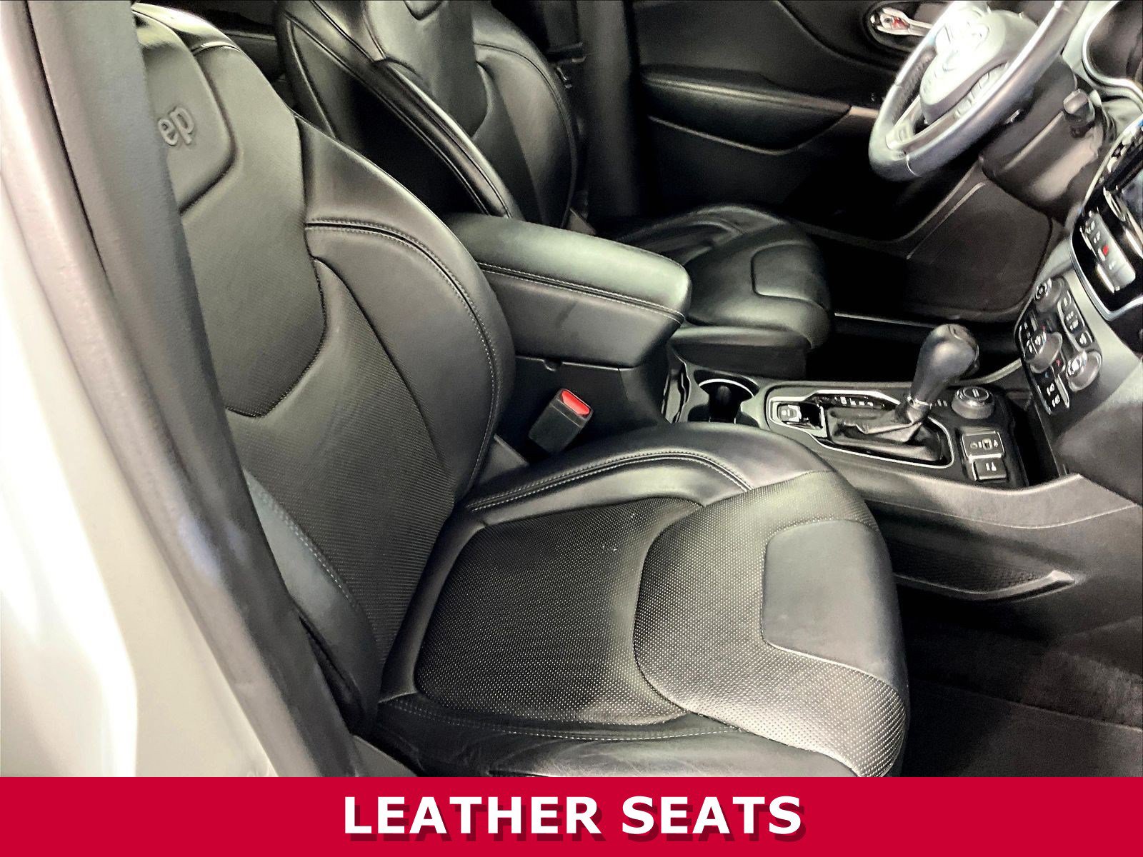 Used 2019 Jeep Cherokee Limited w/ Luxury Group AWD/4WD image 26