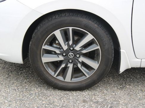 Used 2022 Nissan Versa SV w/ Trunk Package image 8