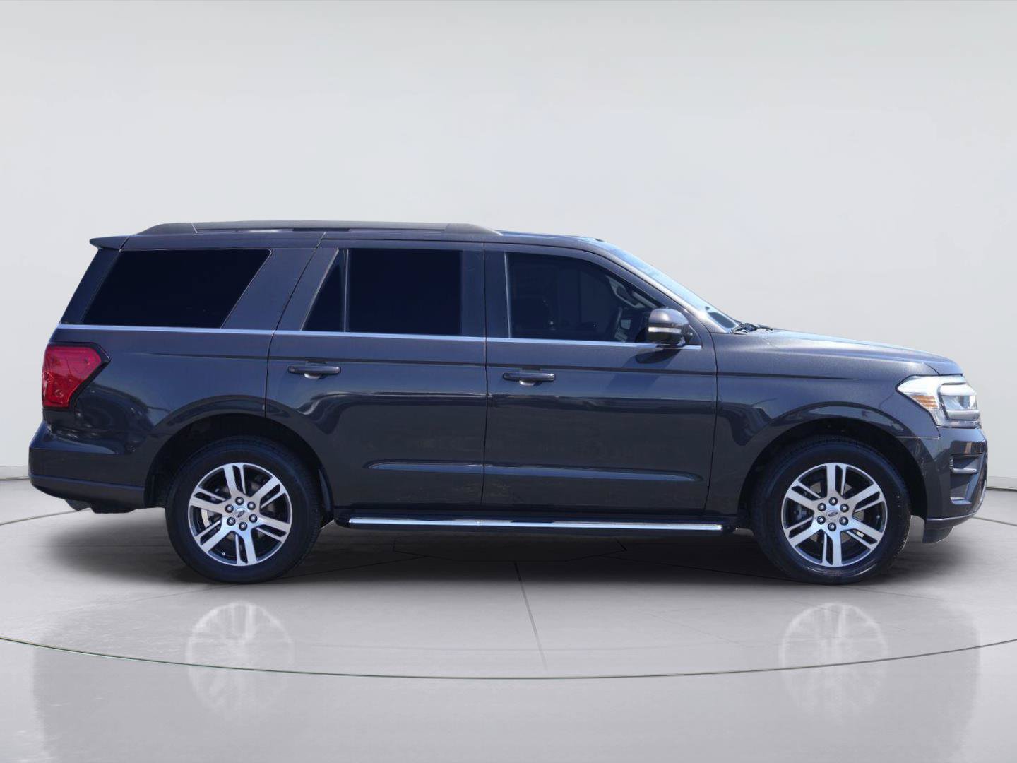 Used 2022 Ford Expedition XLT RWD image 5