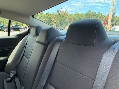 Used 2025 Nissan Altima 2.5 SV FWD image 15