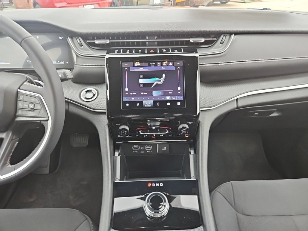 Used 2025 Jeep Grand Cherokee L Laredo w/ Trailer Tow Package AWD/4WD image 32