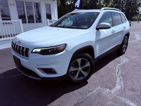 Used 2019 Jeep Cherokee Limited image 2