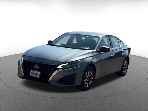 Used 2025 Nissan Altima 2.5 SV image 7