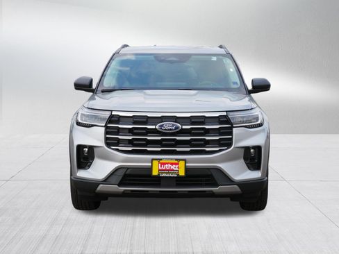 Used 2025 Ford Explorer Active w/ Active Comfort Package AWD/4WD image 2