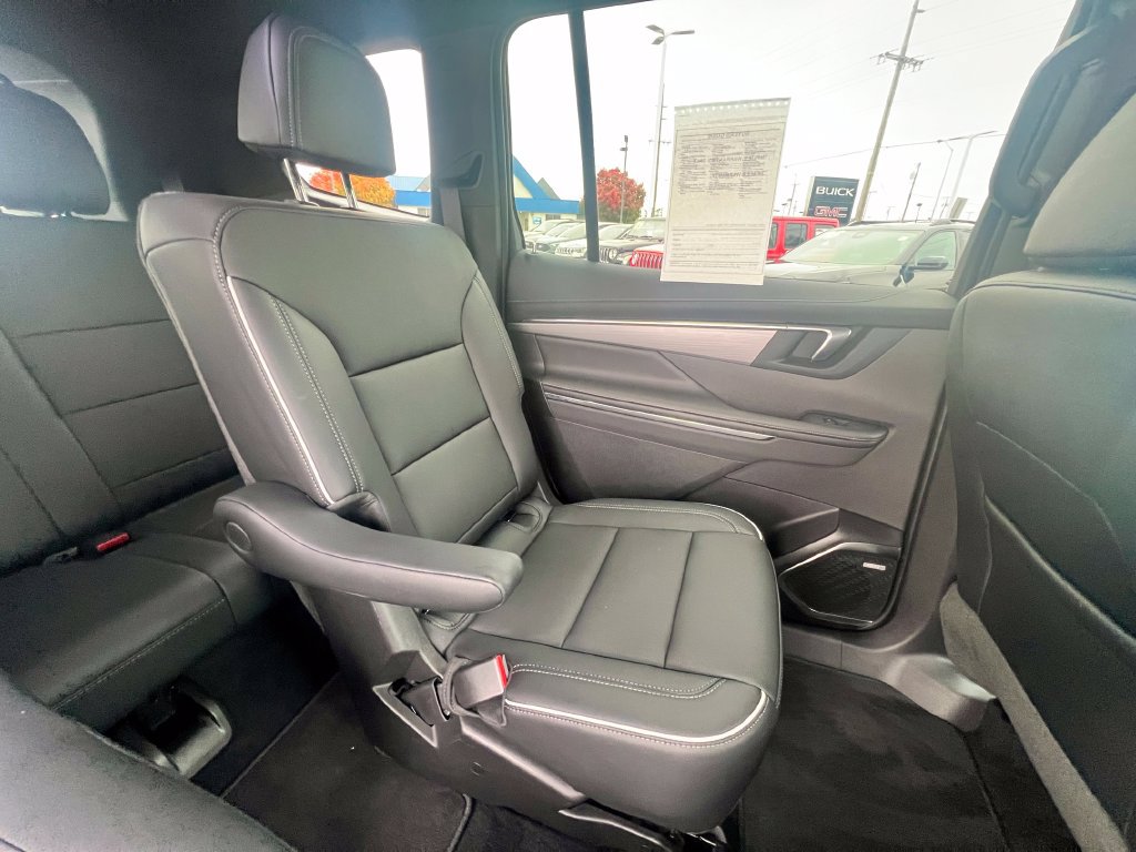 Used 2025 Buick Enclave Preferred w/ Power Package FWD image 43