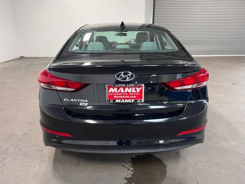 Used 2017 Hyundai Elantra SE image 4