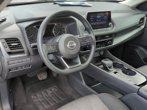 Used 2024 Nissan Rogue SV FWD image 10