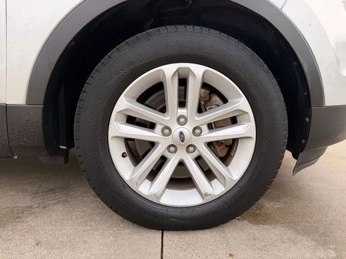 Used 2015 Ford Explorer XLT image 18