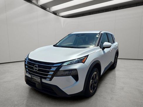 Used 2025 Nissan Rogue SV AWD/4WD image 1