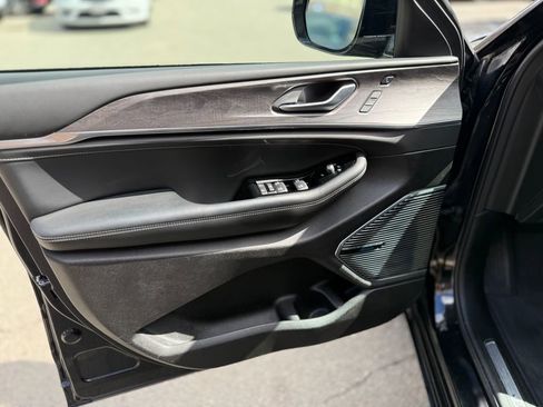 Used 2023 Jeep Grand Cherokee Overland w/ Luxury Tech Group IV image 20