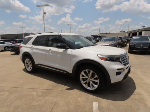 Used 2023 Ford Explorer Platinum w/ Technology Package AWD/4WD image 6
