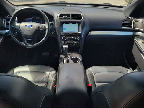 Used 2018 Ford Explorer XLT w/ Equipment Group 202A image 11
