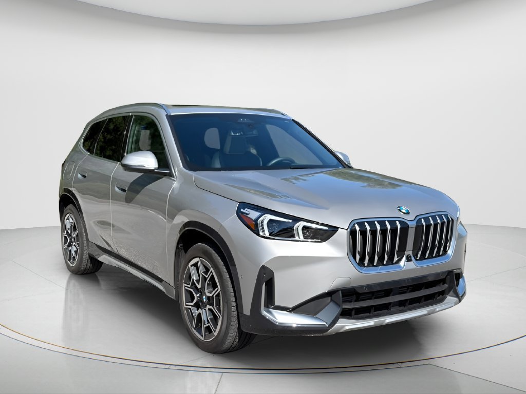 Used 2026 BMW X1 xDrive28i w/ Technology Package AWD/4WD image 3