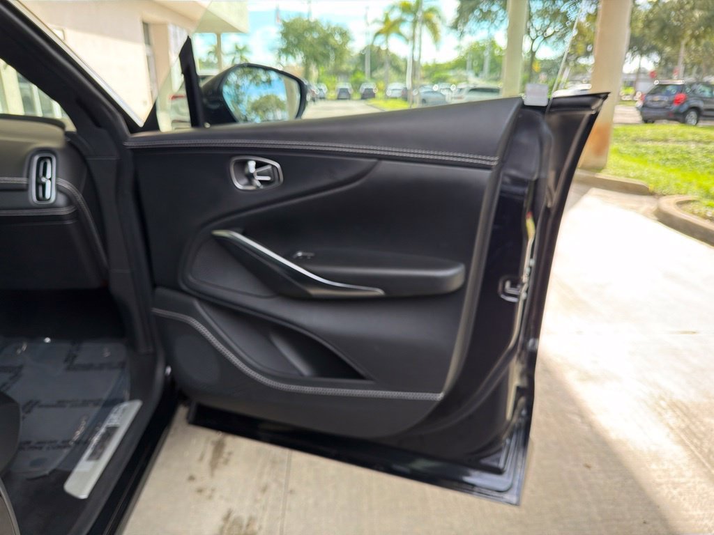 Used 2021 Aston Martin DBX AWD/4WD image 35