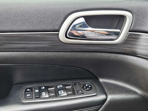 Used 2021 Jeep Grand Cherokee Laredo RWD image 28