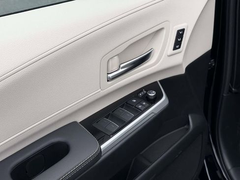 New 2026 Toyota Sienna Limited AWD/4WD image 17