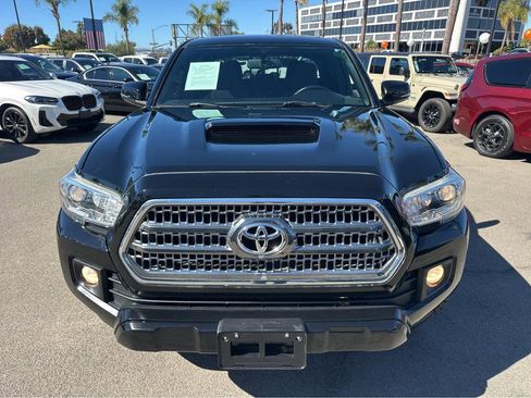 Used 2017 Toyota Tacoma TRD Sport w/ Tow Package image 2