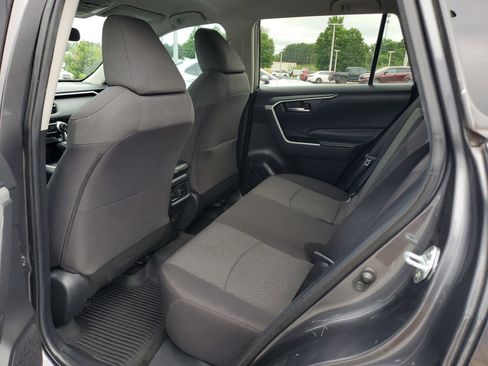 Used 2021 Toyota RAV4 XLE FWD image 11