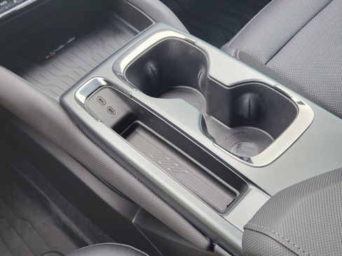 Used 2025 Chevrolet Equinox EV RS FWD image 24