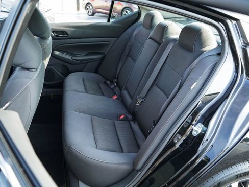 Used 2025 Nissan Altima 2.5 SV FWD image 8