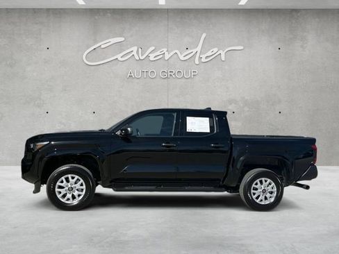 Used 2025 Toyota Tacoma SR image 13