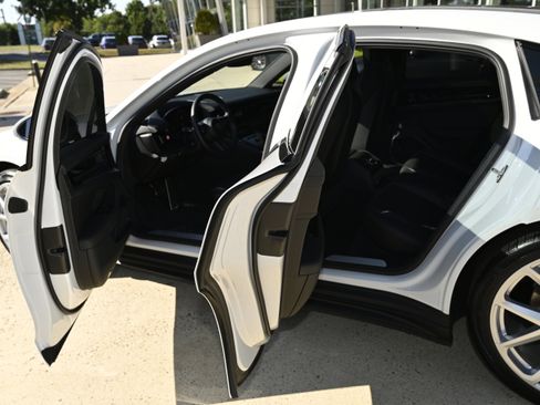 Used 2024 Porsche Panamera 4 image 28