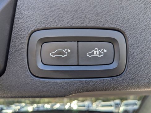 Used 2020 Volvo XC60 T5 R-Design w/ Protection Package Premier image 14