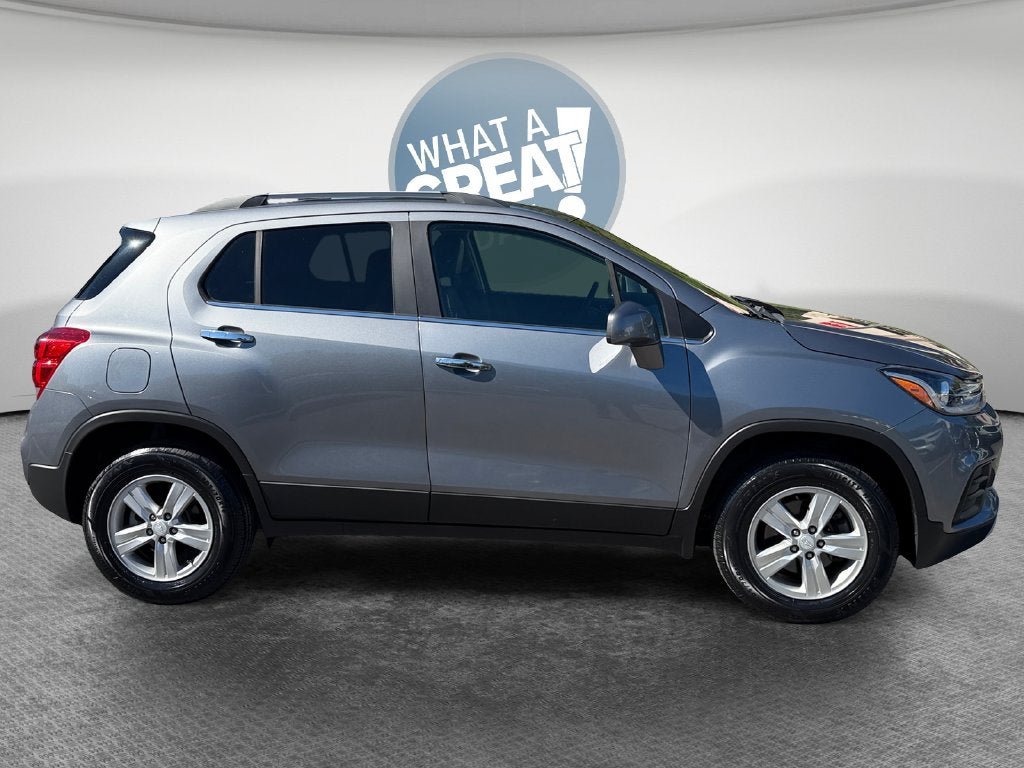 Used 2020 Chevrolet Trax LT w/ LT Convenience Package AWD/4WD image 2