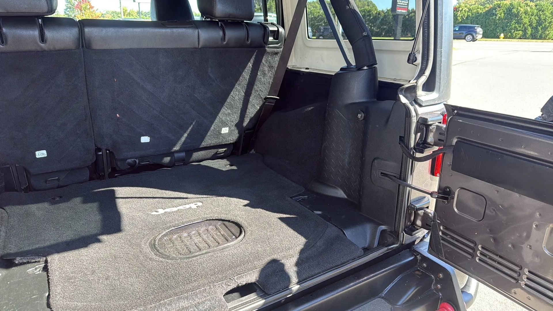 Used 2016 Jeep Wrangler Unlimited Sahara AWD/4WD image 37