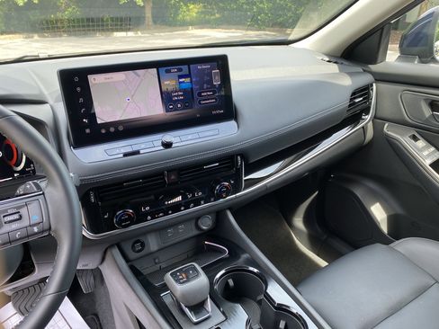 Used 2026 Nissan Rogue SL FWD image 23