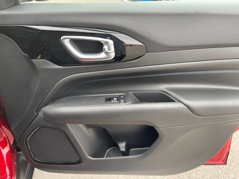 New 2026 Jeep Compass Latitude image 19