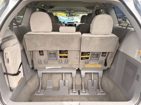 Used 2011 Toyota Sienna LE FWD image 22