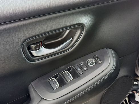 Used 2025 Honda HR-V EX-L image 12