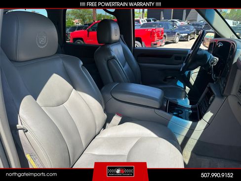 Used 2005 Cadillac Escalade AWD image 17