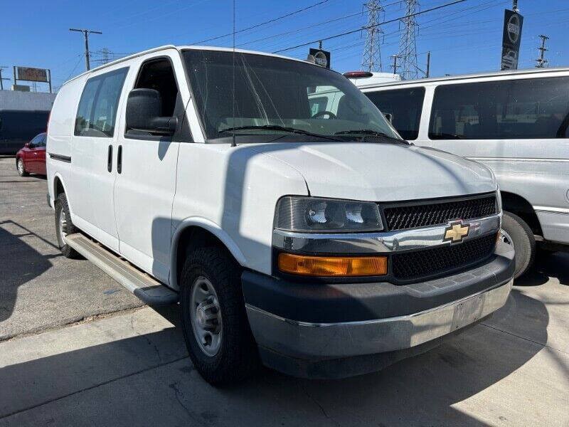 Used 2019 Chevrolet Express 2500 w/ Driver Convenience Package RWD image 1