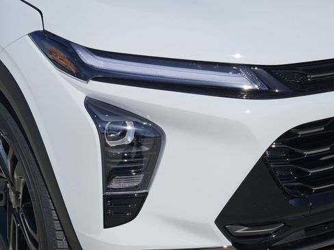 New 2026 Chevrolet Trax ACTIV w/ Sunroof Package FWD image 9