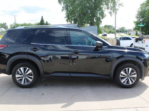 Used 2024 Nissan Pathfinder SL AWD/4WD image 5