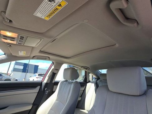 Used 2018 Honda Accord Touring image 18