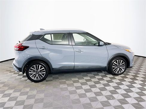 Used 2021 Nissan Kicks SV image 9