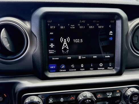 Certified 2022 Jeep Wrangler Unlimited Sport w/ Sun And Sound Package AWD/4WD image 16