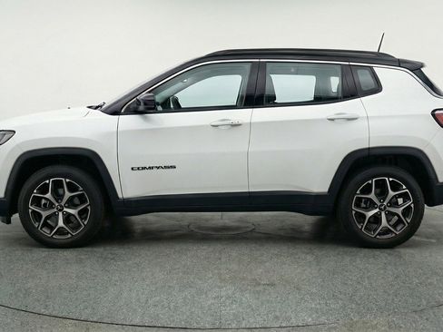 Used 2025 Jeep Compass Limited AWD/4WD image 5