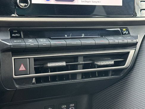 Used 2025 Toyota Camry SE FWD image 18