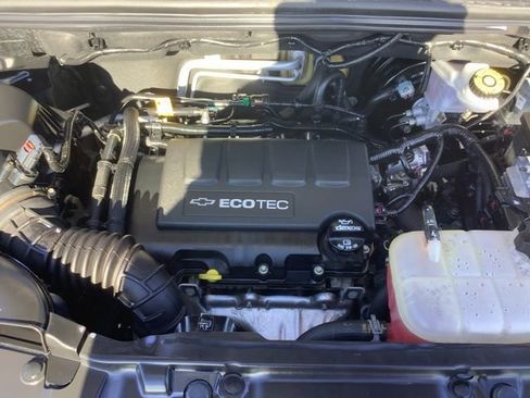 Used 2020 Chevrolet Trax LT w/ LT Convenience Package image 16