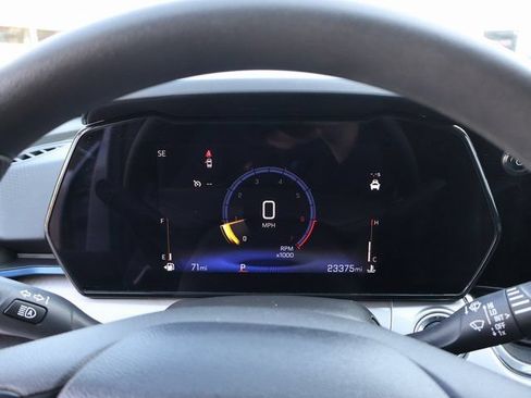 Used 2025 Chevrolet Trax LT FWD image 32