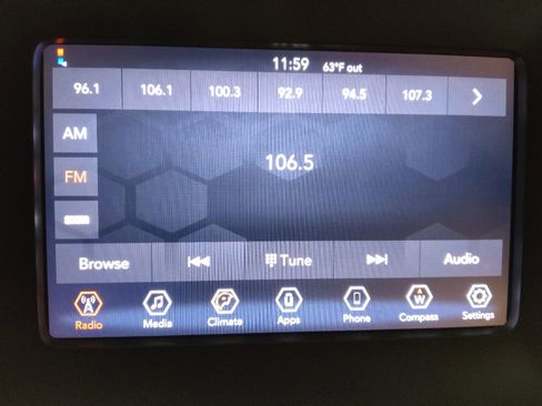 Used 2019 Jeep Cherokee Latitude Plus FWD image 25