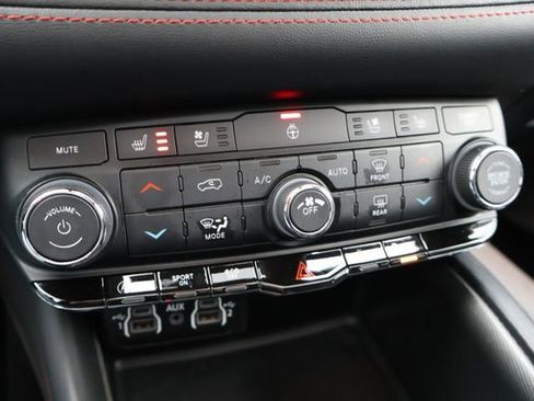 Used 2024 Dodge Durango GT image 18