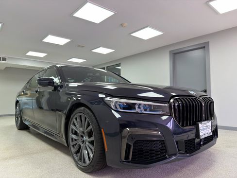 Used 2020 BMW 750i xDrive w/ Executive Package AWD/4WD image 4