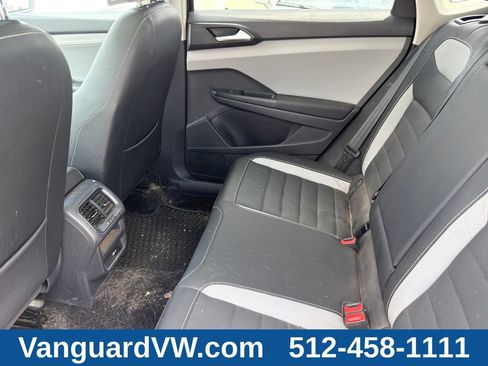 Used 2022 Volkswagen Taos SEL w/ Panoramic Sunroof Package FWD image 27